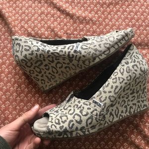 Toms wedges